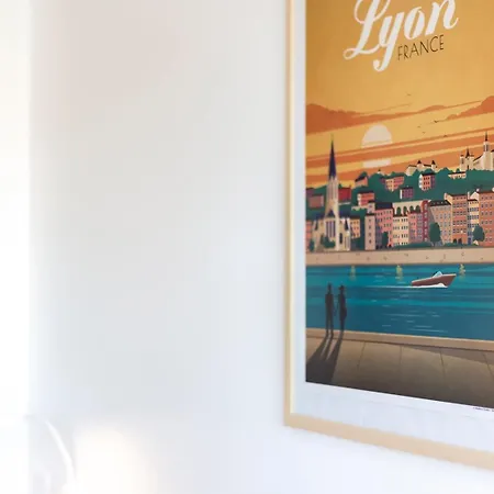 Apartment Avec Balcon - Clim Et Parking Ail *