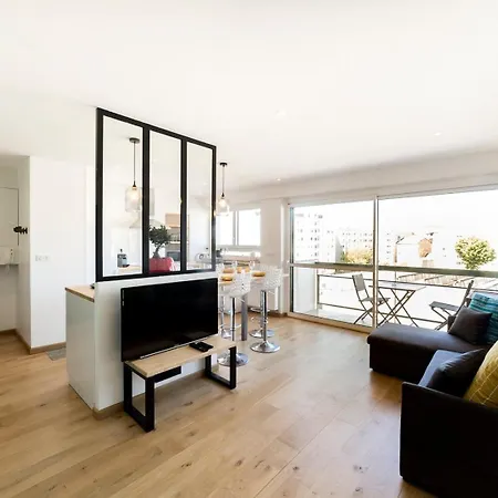 Apartment Avec Balcon - Clim Et Parking Ail *